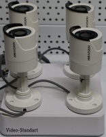 Комплект видеонаблюдения Hikvision DS-J142I/7104HGHI-SH